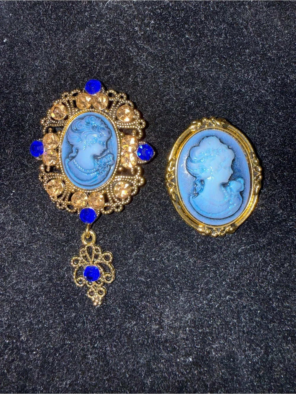 Blue Faux Cameo Brooch Set with Gold tone